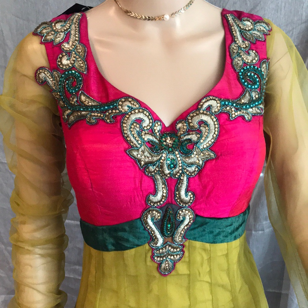 Silk netted velvet detail handcrafted ethnicwear - Picture 2 of 7
